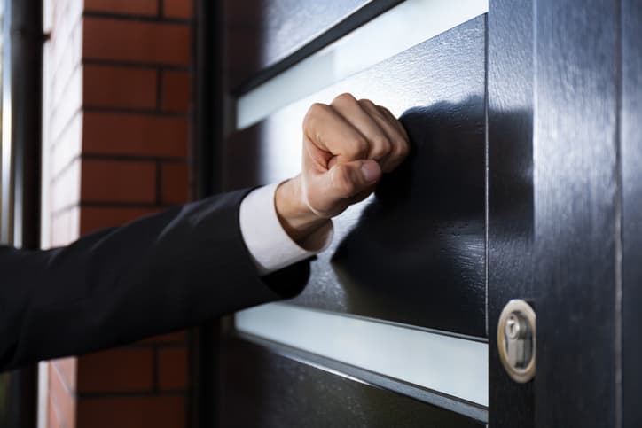 hand knocking on door