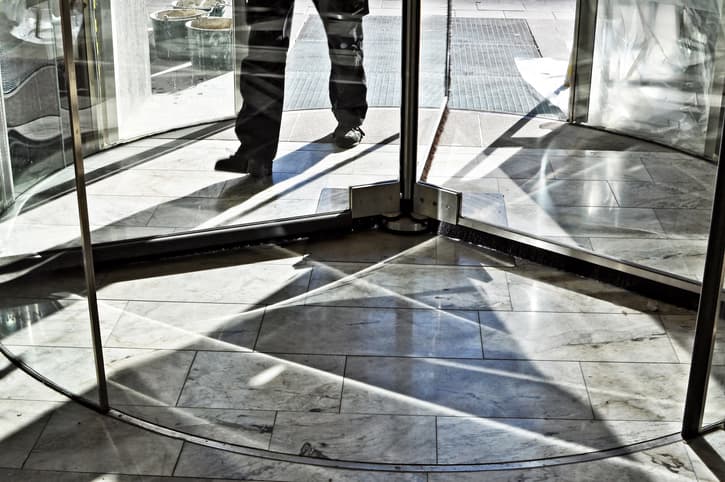 walking in revolving door, cycle, return